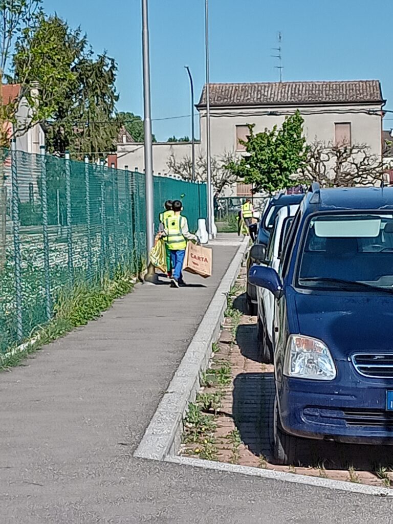 Spazzini per un giorno - 4A scuola Decio Raggi